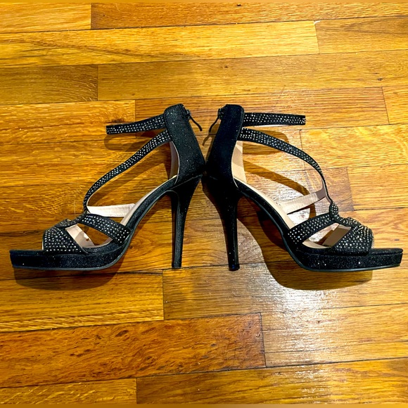 Black Studded Stiletto High heels - Picture 1 of 6